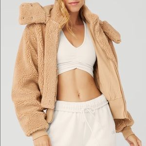 Alo Yoga Foxy Sherpa Jacket in Camel Size Small